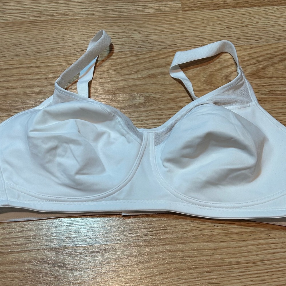 White Wire-Free Mesh Trim Sports Bra‎ 38D Adjustable Straps